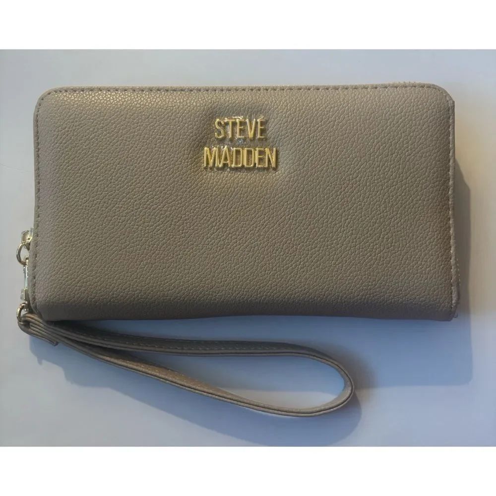 Steve Madden Large Beige Wristlet Wallet~ Vegan leather ~ New No Tags